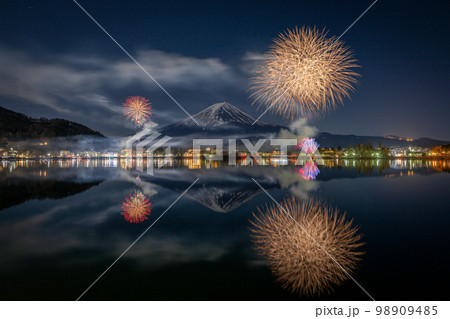 【山梨県】河口湖冬花火 98909485