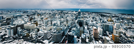 新潟市と日本海 98910370