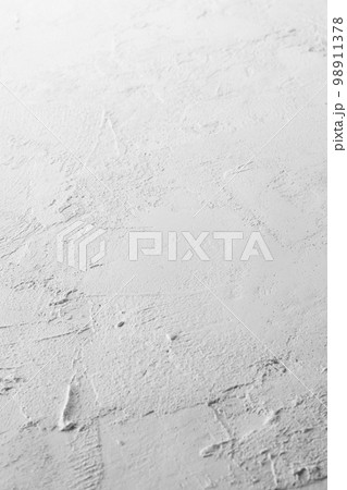 白い漆喰の壁 98911378