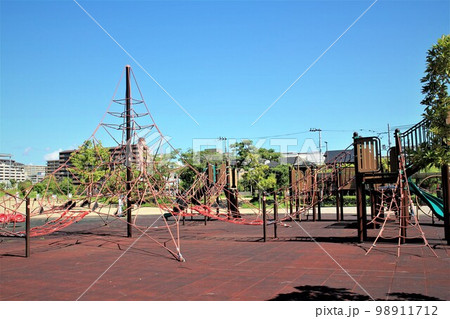 岩倉公園の遊具 98911712