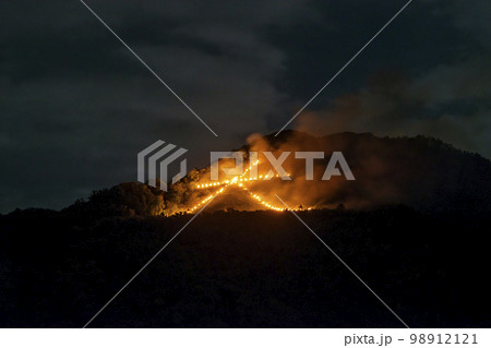 京都大文字焼き 五山送り火 大文字の送り火 精霊供養 お盆行事 伝統行事 京都大文字焼き 五山送り火 大文字の送り火 精霊供養 お盆行事 伝統行事 98912121