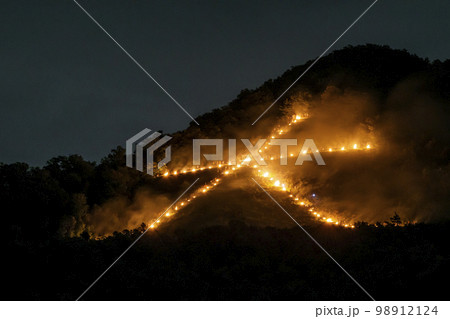 京都大文字焼き 五山送り火 大文字の送り火 精霊供養 お盆行事 伝統行事 京都大文字焼き 五山送り火 大文字の送り火 精霊供養 お盆行事 伝統行事 98912124