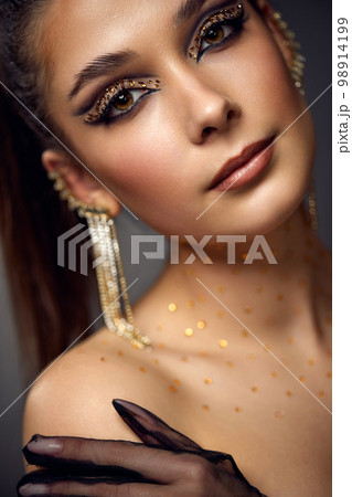 beauty bright eye makeup with arrows with rhinestones 98914199