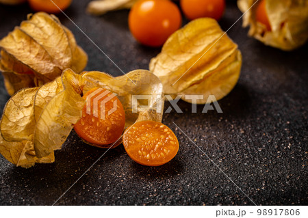 Physalis peruviana fruit Physalis peruviana fruit 98917806