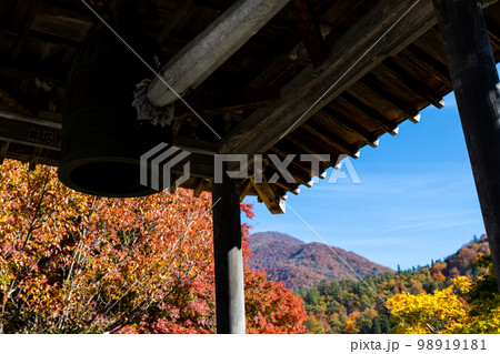【白川郷】見頃の紅葉と合掌造りの村歩き 98919181