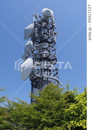 比叡山　山頂の無線中継所のアンテナ塔 98921527