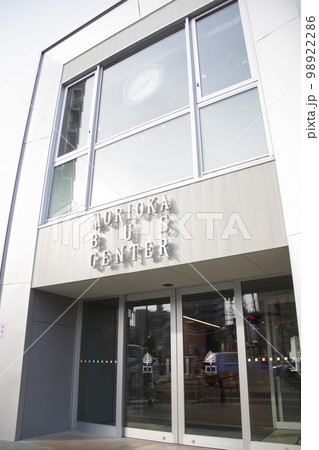 盛岡もの街並み　新・盛岡バスセンターの東棟入口の看板 98922286