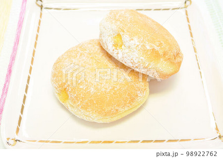 カスタードクリームドーナツ カスタードクリームドーナツ 98922762