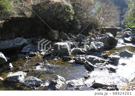 大阪高槻摂津峡の新春の風景 98924201