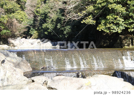 大阪高槻摂津峡の新春の風景 98924236