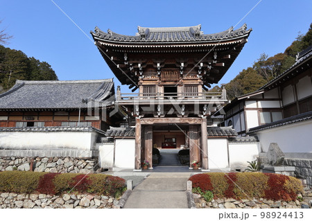 山口常栄寺雪舟庭の新春の風景 98924413