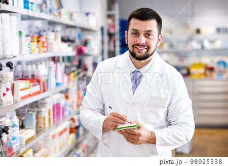 Portrait of male pharmacist working in drugstore 98925338