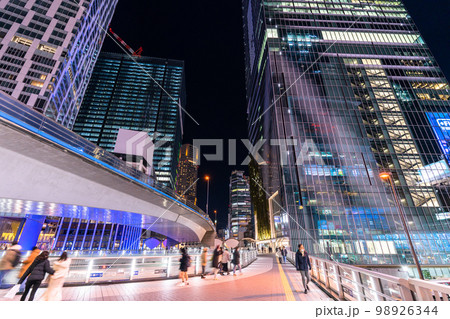 《東京都》渋谷駅前・オフィス街の夜景 《東京都》渋谷駅前・オフィス街の夜景 98926344