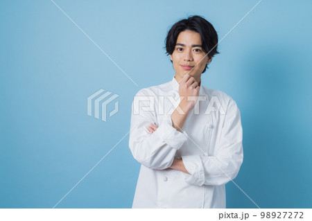 コックコートの男性 98927272