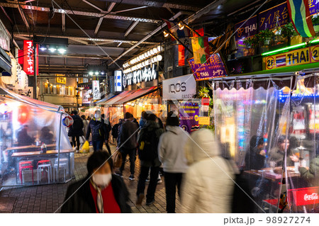 《東京都》アメ横商店街・上野の賑わう市場 98927274
