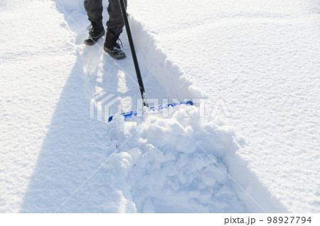 地面を除雪する 地面を除雪する 98927794