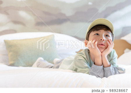 子供 一人 1人 98928667