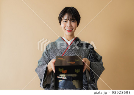 黒の絞りの訪問着 重箱 黒の絞りの訪問着 重箱 98928693