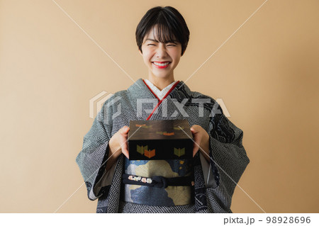 黒の絞りの訪問着 重箱 黒の絞りの訪問着 重箱 98928696