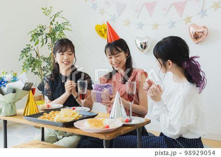 女子会イメージ 98929054