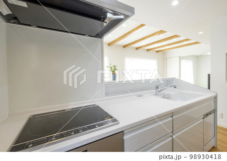 洋風住宅のキッチン 洋風住宅のキッチン 98930418