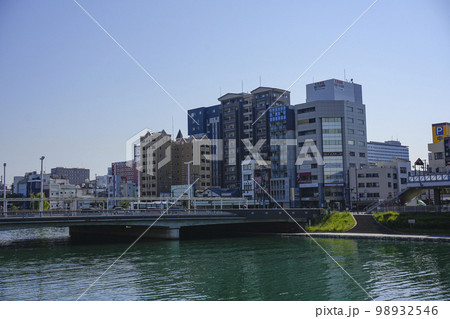 勝山公園から撮影した柴川と市街地の景色。 98932546