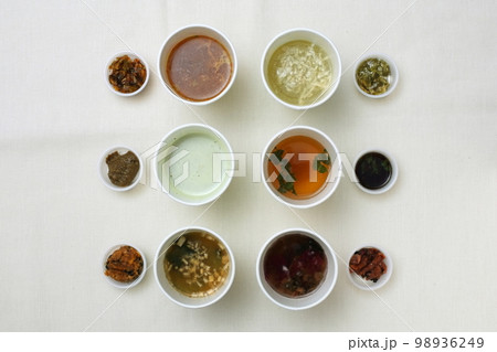 ランチに便利で簡単なスープ類 98936249