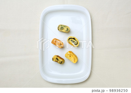 色んな具の卵焼き 98936250