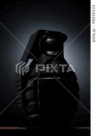 手榴弾のクローズアップの背景素材 98936333