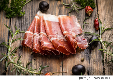 Slices of ham 98936464