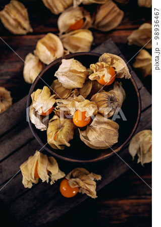 Physalis peruviana fruit 98936467