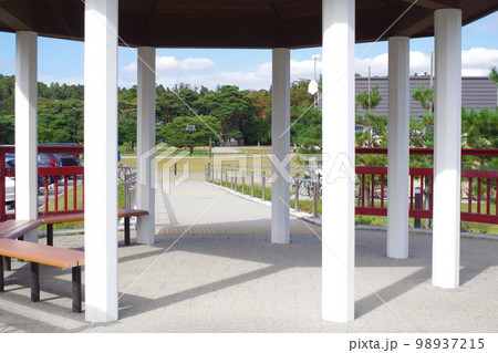 グリーン広場の東屋の景色 98937215
