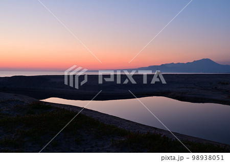 弓ヶ浜海岸からの大山 98938051