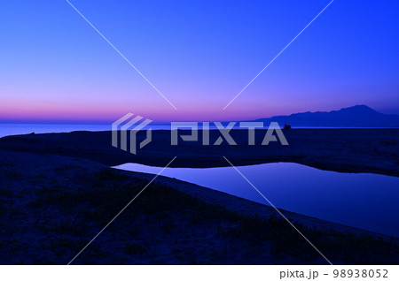 弓ヶ浜海岸からの大山 98938052