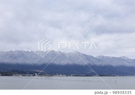琵琶湖岸の冬景色 98938335