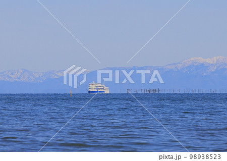 琵琶湖岸の冬景色 98938523