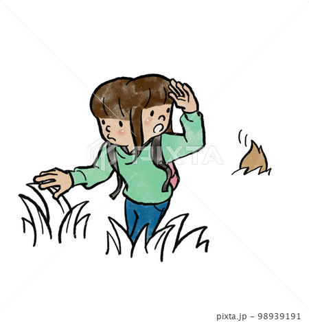 草むらでなにかを探す女の子 98939191