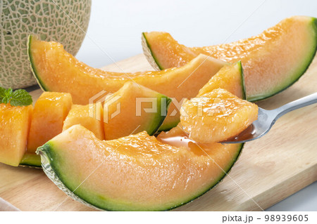 甘くて美味しいメロン 98939605
