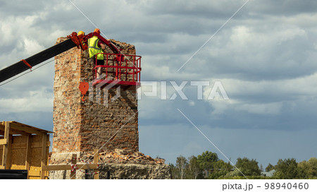 dismantling of the old brick column of the road bridge, 98940460