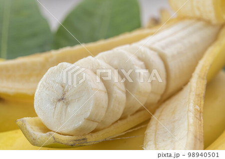 新鮮で美味しいバナナ 98940501