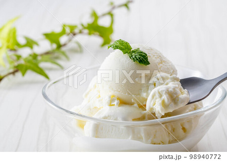 美味しいミルクバニラアイス 98940772