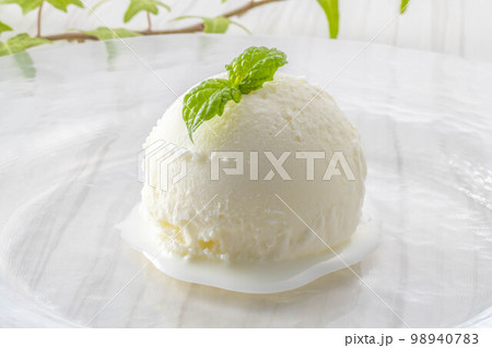 美味しいミルクバニラアイス 98940783