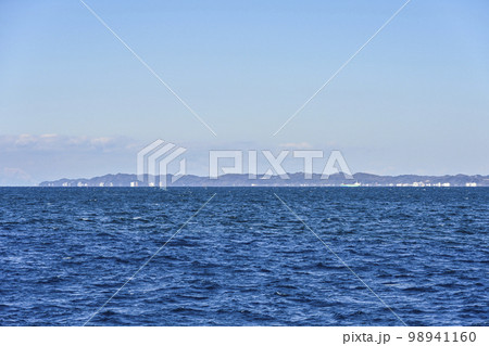 航行中の船上より知多半島方向を望む 航行中の船上より知多半島方向を望む 98941160