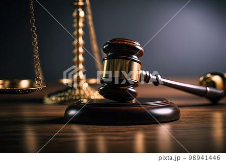 裁判官のハンマーと天秤 裁判官のハンマーと天秤 98941446