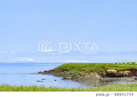 北海道 温根沼大橋から根室半島を行く 98941754