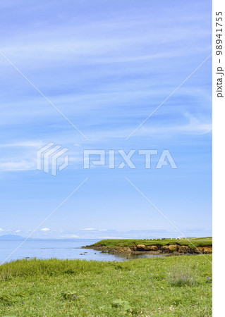 北海道 温根沼大橋から根室半島を行く 98941755