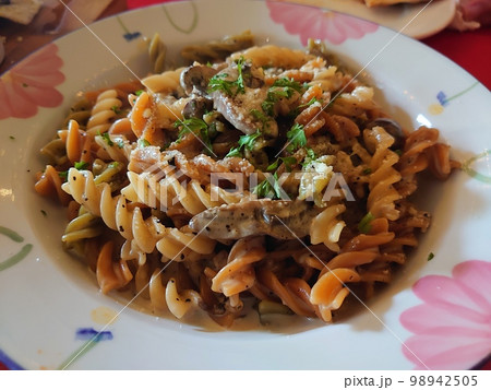 ボルチーニ茸のパスタ ボルチーニ茸のパスタ 98942505