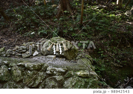 天の岩戸（三重県志摩市）足形跡遺跡 98942543