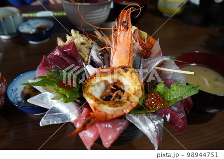 海鮮丼 98944751