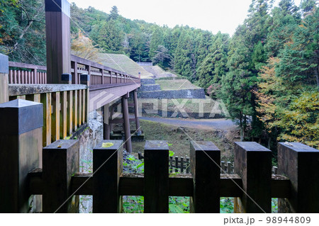 東京都　秋　八王子城址　曳橋 98944809
